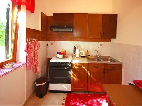 Niki Apartment
