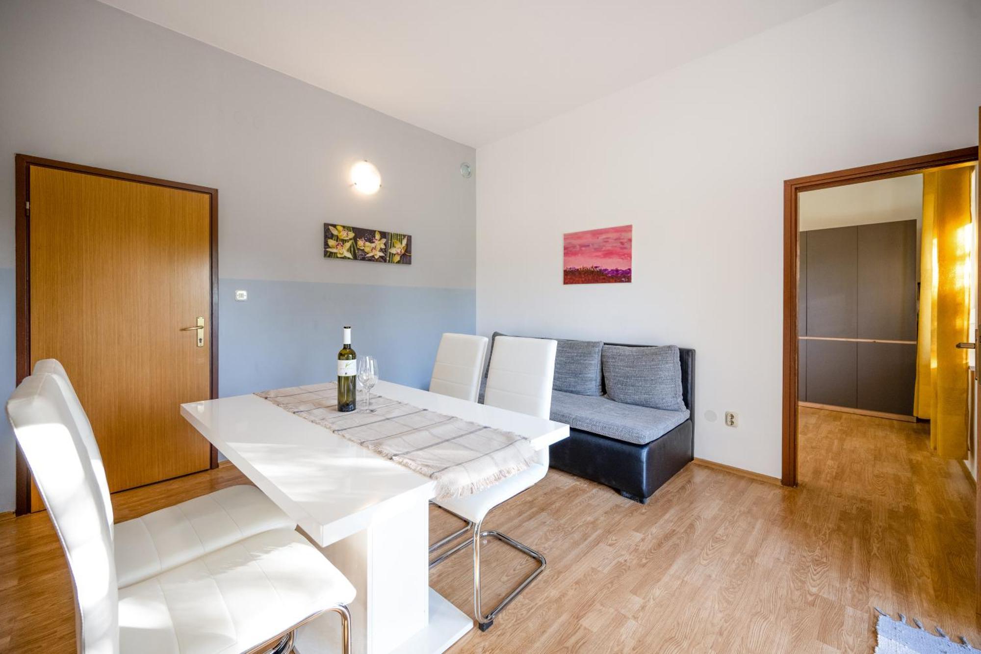 Apartment Niki Pula